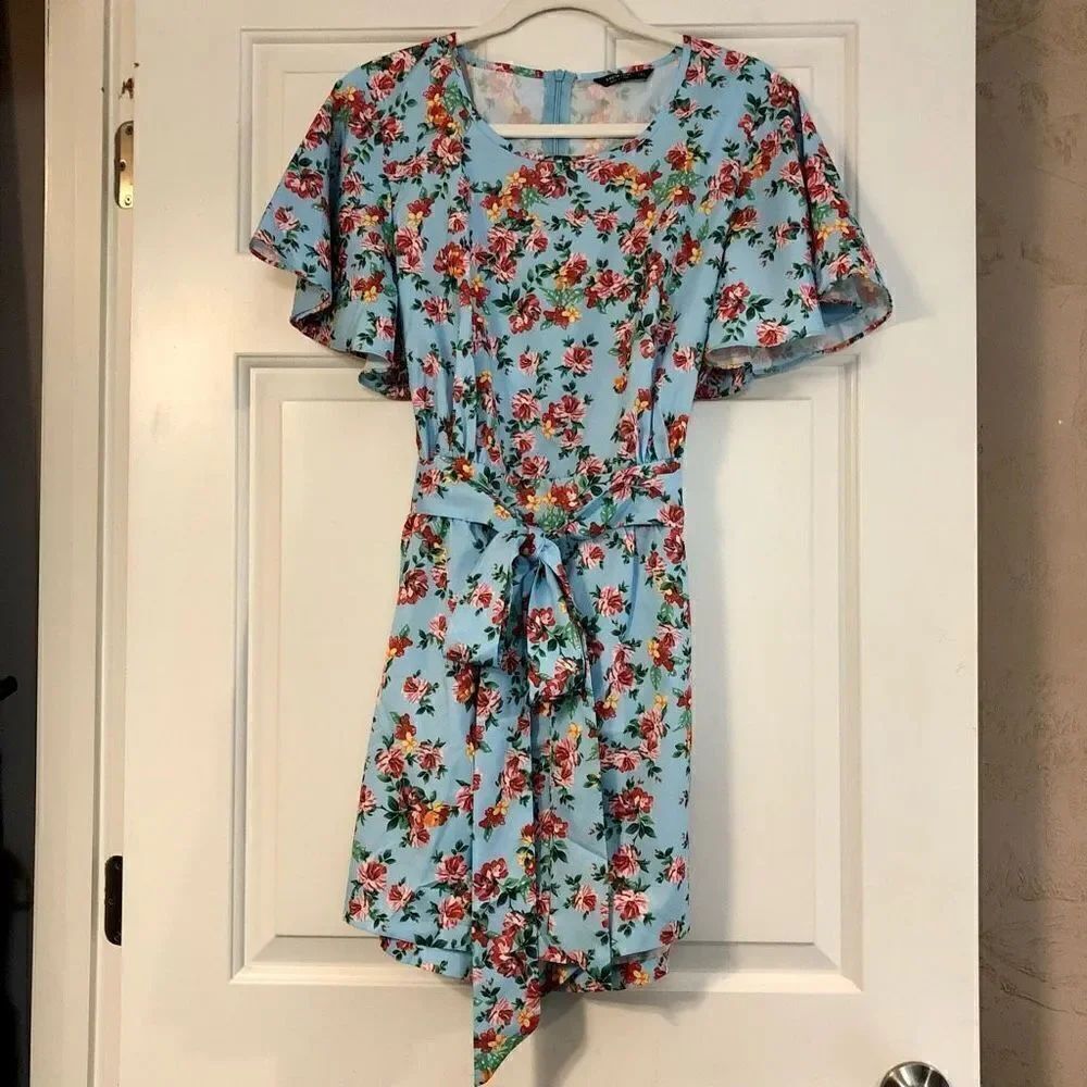 Shein Curve Women’s Floral Romper with Bell Sleeves and Belt Size XL